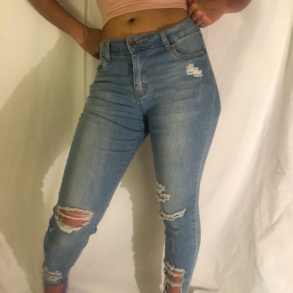 Capri Ripped Jeans - Picture 6 of 9